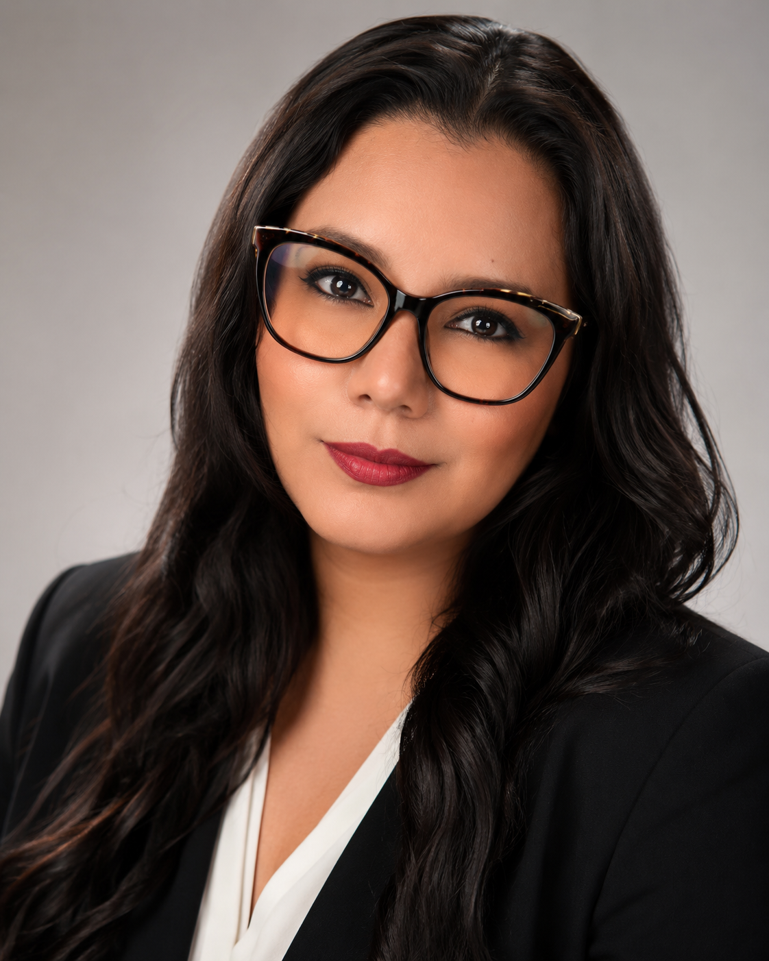 Retrato profesional de la Lic. Zyanya Loaiza, Psicóloga y experta en preparación de casos migratorios del equipo LexStatus.